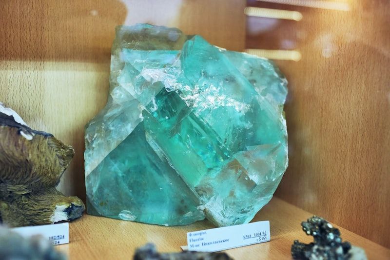 Cristal de fluorite multicolore