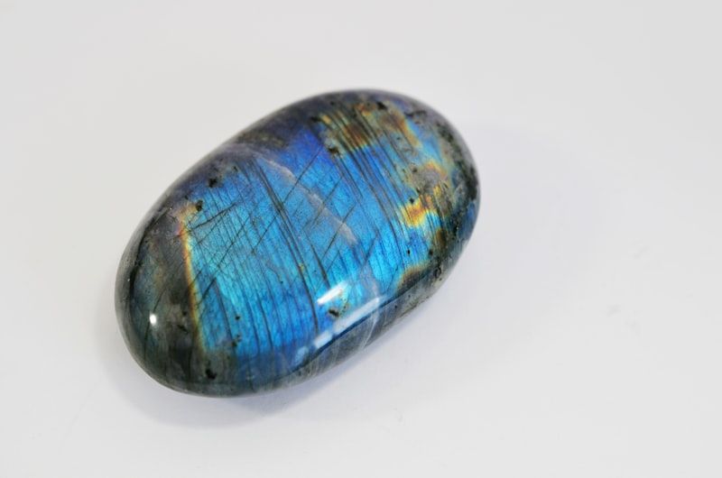 Labradorite aux reflets multicolores